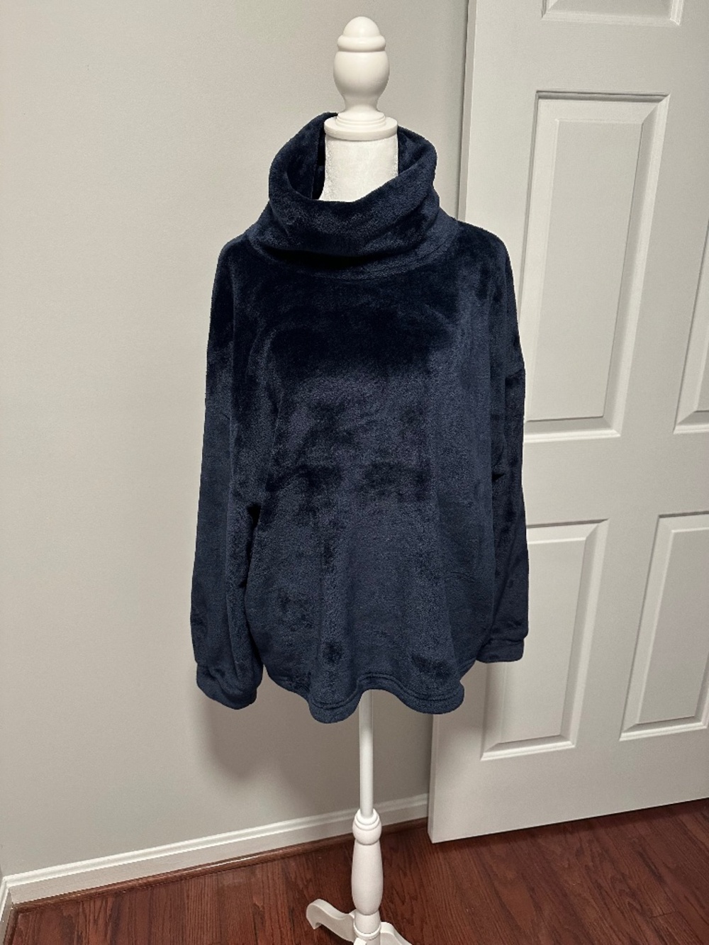 Time and Tru Women's XL Funnel Plush Top